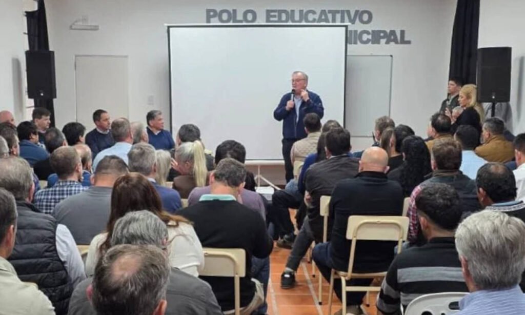 Autoridades provinciales, intendentes y representantes de instituciones participaron en Ceres de la jornada regional sobre el fenómeno de El Niño 2026-2027.