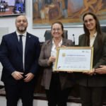 Renata Reinheimer recibió el reconocimiento como Santafesina Destacada durante un acto realizado en el recinto del Concejo Municipal de Santa Fe.