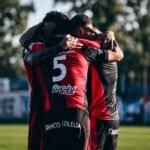 Colón celebra una victoria durante su participación en la Primera Nacional.