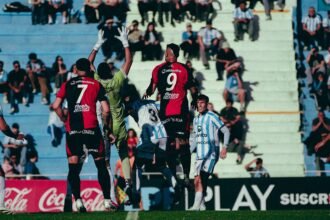 Colón enfrentó a Racing de Córdoba por una nueva fecha de la Primera Nacional. Foto de archivo