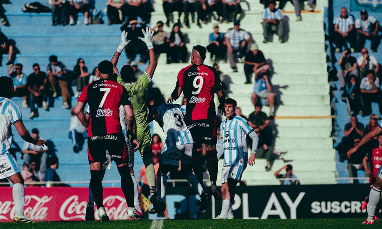Colón enfrentó a Racing de Córdoba por una nueva fecha de la Primera Nacional. Foto de archivo