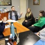 El intendente Elvio Cotterli y representantes de EMEPA durante una actividad institucional.