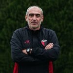 : Iván Delfino durante su etapa como entrenador de Colón en 2026. El técnico encabeza un nuevo ciclo al frente del plantel profesional sabalero. Foto: Prensa Club Colón.