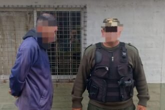 Leyenda de foto: Operativo de la Dirección General de Seguridad Rural “Los Pumas” en una zona de islas de Arroyo Leyes.