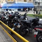 Nuevos espacios exclusivos para motocicletas instalados por la Municipalidad de Santa Fe para ordenar el tránsito y mejorar la seguridad vial.