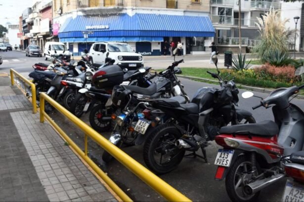 Nuevos espacios exclusivos para motocicletas instalados por la Municipalidad de Santa Fe para ordenar el tránsito y mejorar la seguridad vial.