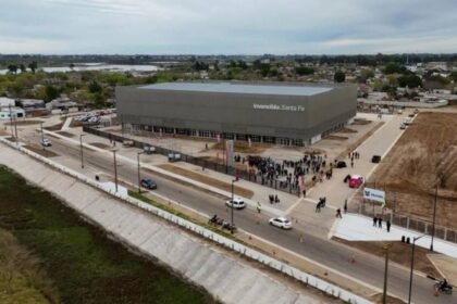El Estadio Multipropósito Invencible Santa Fe, construido por el Gobierno de la Provincia, forma parte de la renovación del Polo Deportivo del Sur. El complejo integra el CARD, la pista de atletismo, las canchas de hockey, el ISEF y otros espacios destinados al desarrollo del deporte de alto rendimiento.
