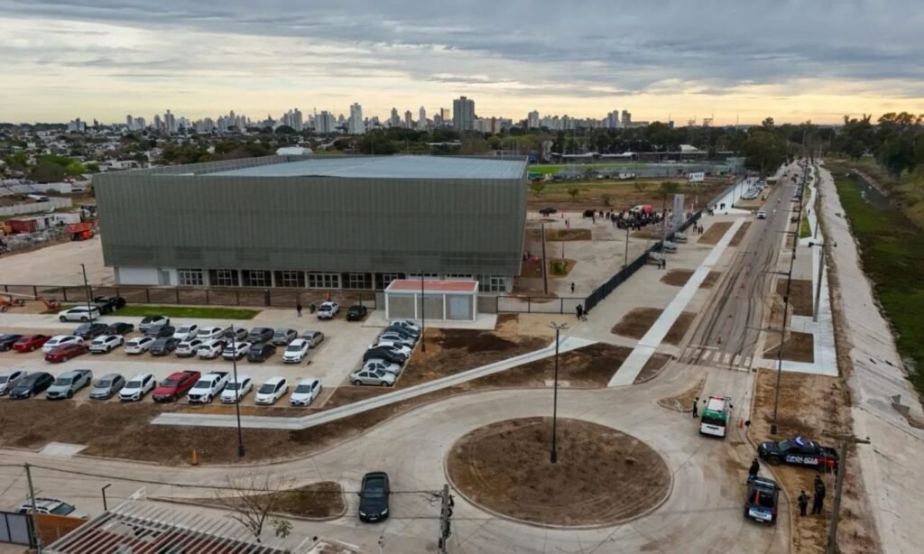 La nueva infraestructura deportiva amplía la capacidad de Santa Fe para recibir grandes competencias y eventos. El Invencible Santa Fe cuenta con más de 3.400 localidades, sectores para prensa y transmisión, espacios para deportistas y áreas accesibles, y será una de las sedes principales de los Juegos Suramericanos 2026.