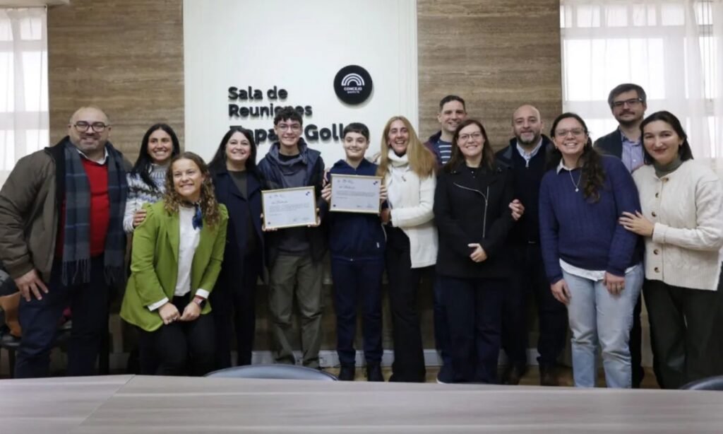 Sebastián y Matías Nocioni compartieron el reconocimiento con familiares y amigos, quienes acompañaron sus logros en las olimpíadas de matemática.