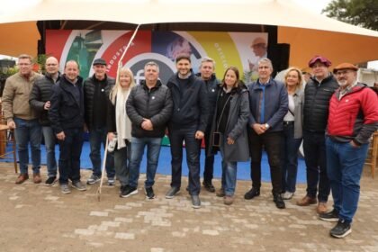 Autoridades provinciales y representantes de la Sociedad Rural durante una jornada de la Exposición Rural, Comercial e Industrial de San Justo.