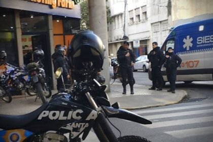 La farmacia de Dorrego y Zeballos donde ocurrió el femicidio en Rosario.