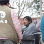 Operativo policial en un establecimiento investigado por funcionamiento irregular como residencia para adultos mayores en Santa Fe.