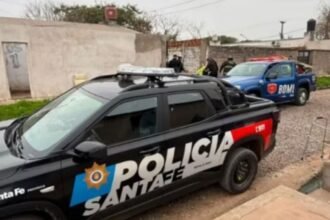 Intervención policial en el geriátrico investigado, donde la Justicia analiza presuntas irregularidades en el funcionamiento del establecimiento. Foto: Gentileza.
