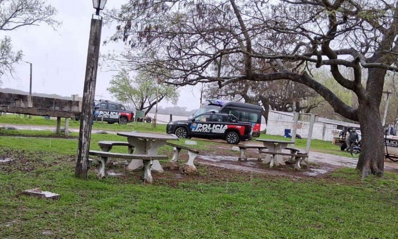Personal de las fuerzas de seguridad trabajó en el lugar donde fue encontrado el cuerpo en el río Colastiné. Foto: gentileza.