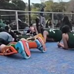 Captura de video: el momento en que las jugadoras de hockey se tiraron al piso para resguardarse tras escuchar disparos en las inmediaciones del Club Atlético Estudiantes, en Paraná.