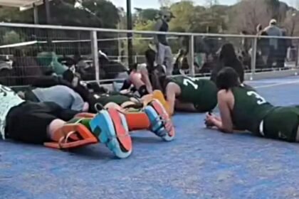 Captura de video: el momento en que las jugadoras de hockey se tiraron al piso para resguardarse tras escuchar disparos en las inmediaciones del Club Atlético Estudiantes, en Paraná.