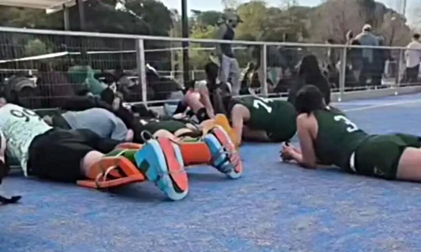 Captura de video: el momento en que las jugadoras de hockey se tiraron al piso para resguardarse tras escuchar disparos en las inmediaciones del Club Atlético Estudiantes, en Paraná.