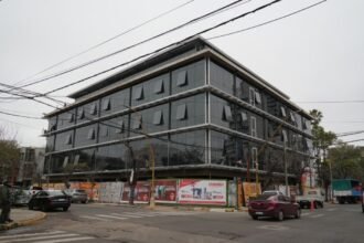 Nuevo edificio del Instituto Superior de Profesorado N° 8 de Santa Fe, una obra destinada a ampliar y modernizar la infraestructura educativa de la ciudad.