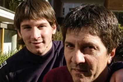 Lionel Messi junto a su padre, Jorge Messi, quien lo acompañó desde sus primeros pasos en el fútbol y fue una figura clave en su carrera profesional.