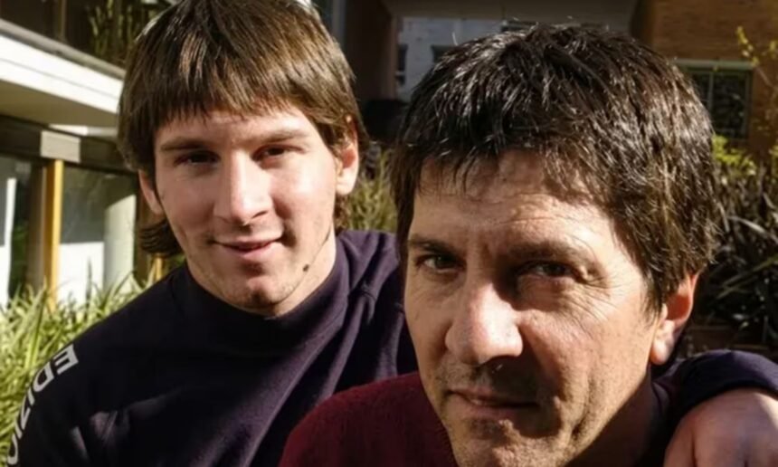 Lionel Messi junto a su padre, Jorge Messi, quien lo acompañó desde sus primeros pasos en el fútbol y fue una figura clave en su carrera profesional.