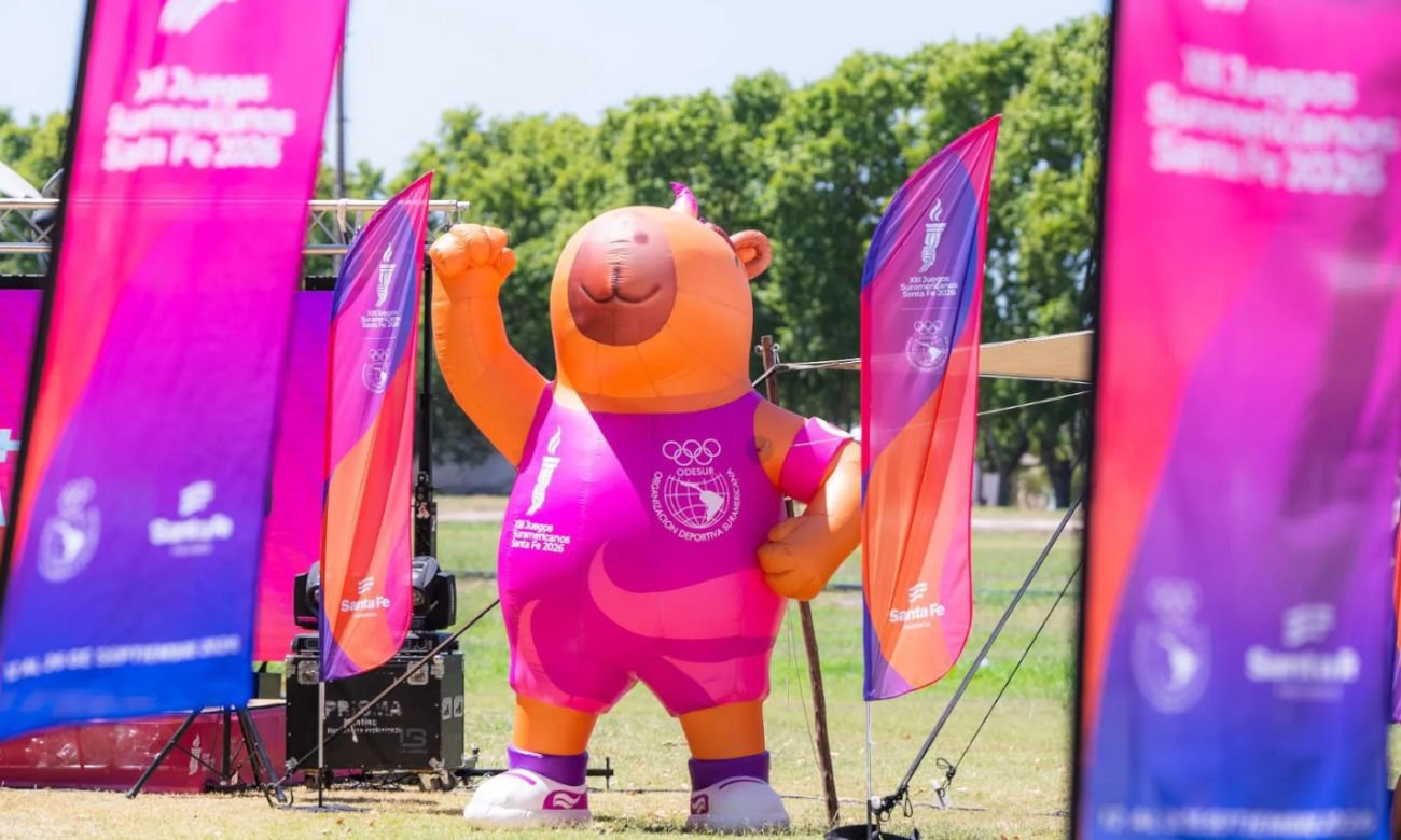 Capi, la mascota oficial de los Juegos Suramericanos Santa Fe 2026, será una de las figuras protagonistas del evento que reunirá a más de 4.000 atletas de 15 países en Santa Fe, Rosario y Rafaela del 12 al 26 de septiembre.