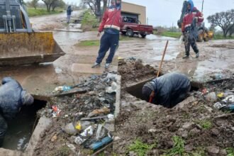 La limpieza y el correcto mantenimiento de los desagües son fundamentales para favorecer el escurrimiento del agua en Laguna Paiva.