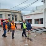 Personal de Protección Civil trabaja en la asistencia y coordinación de emergencias ante fenómenos meteorológicos en la provincia de Santa Fe.