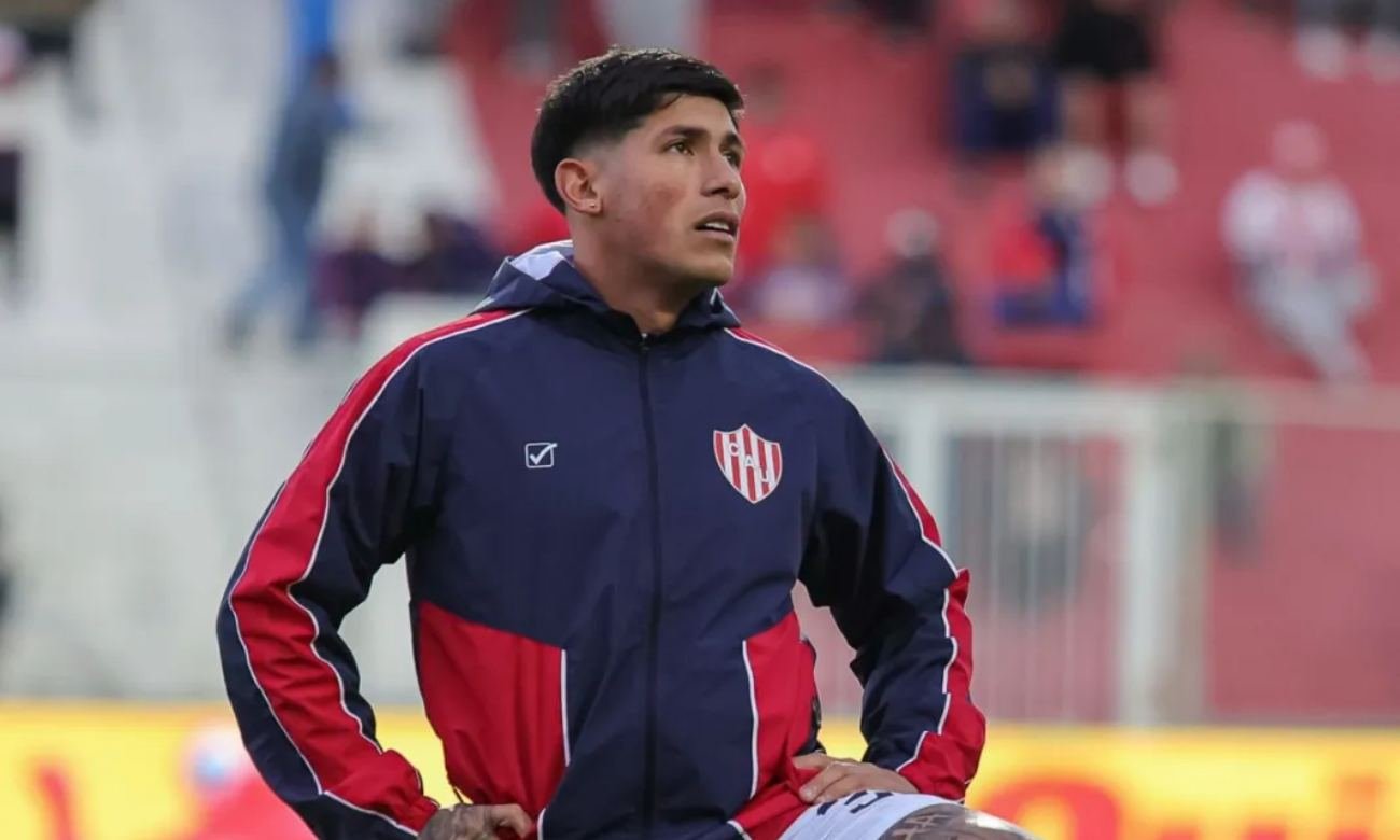 Lautaro Vargas, lateral de Unión, durante un partido del equipo santafesino.