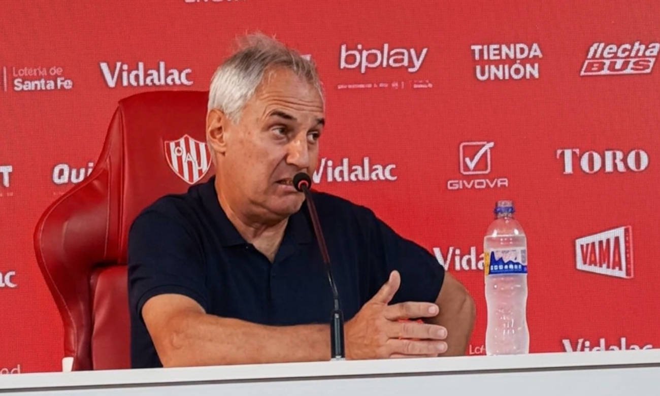 Leonardo Madelón durante una conferencia de prensa como entrenador de Unión. Foto de archivo.