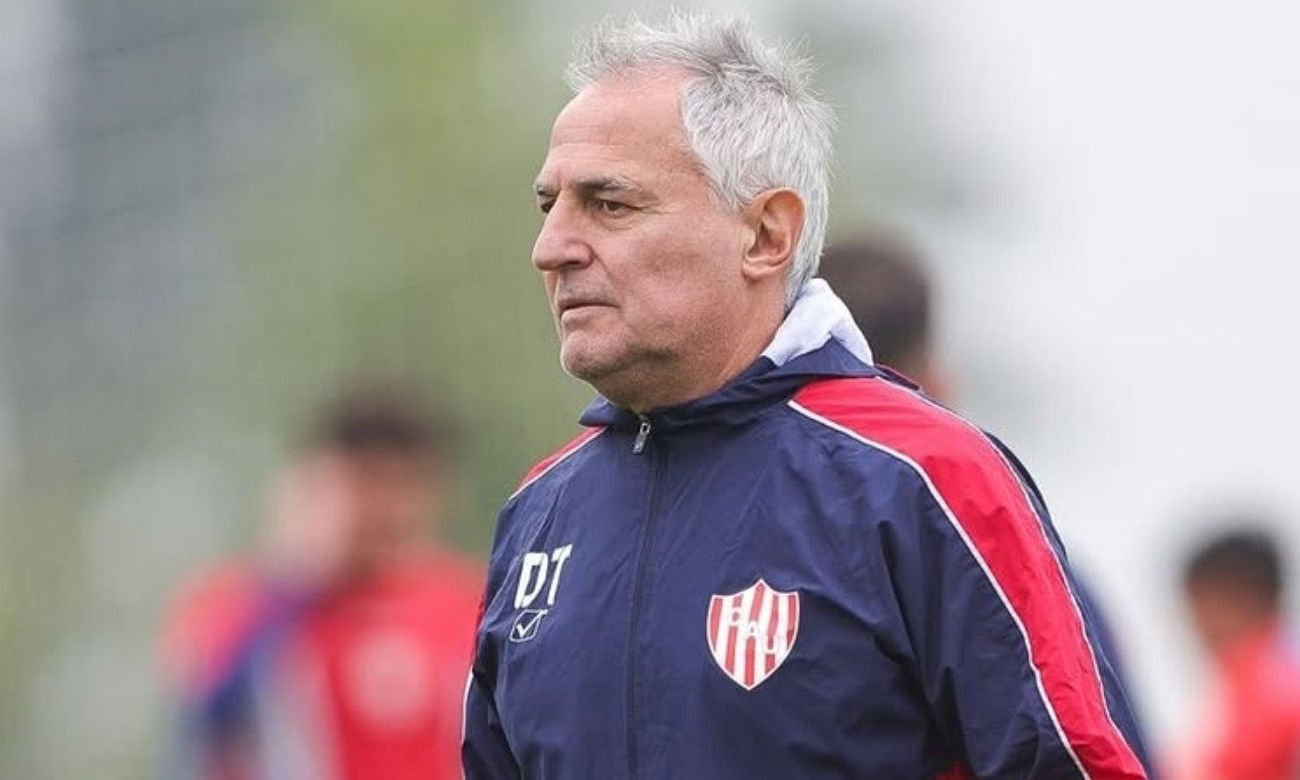 Leonardo Madelón durante un entrenamiento de Unión, mientras prepara al equipo para el próximo compromiso.