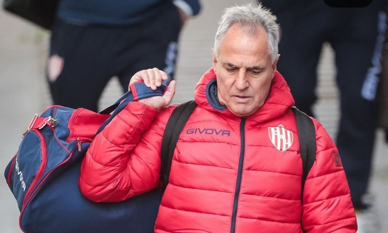 Leonardo Madelón, entrenador de Unión, durante un partido del equipo santafesino