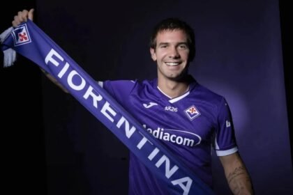 Franco Mastantuono fue presentado oficialmente como nuevo jugador de Fiorentina y ya comenzó una nueva etapa en el fútbol italiano.