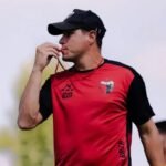 Ezequiel Medrán durante una práctica de Colón, en una imagen de archivo correspondiente a su etapa como entrenador del plantel profesional.