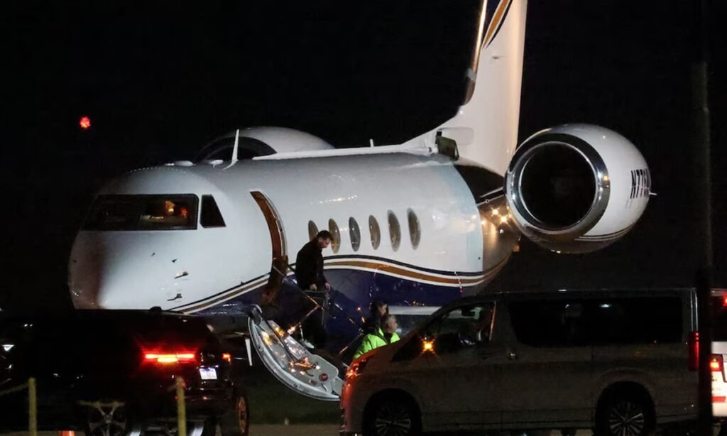Lionel Messi llegó a Rosario en un avión privado para despedir a su padre Jorge Messi, quien falleció este sábado a los 68 años.