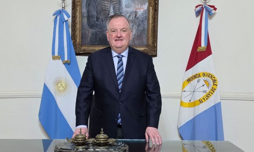 Felipe Michlig en la oficina de la Gobernación de Santa Fe, durante su asunción temporal al frente del Poder Ejecutivo provincial. Foto: archivo.