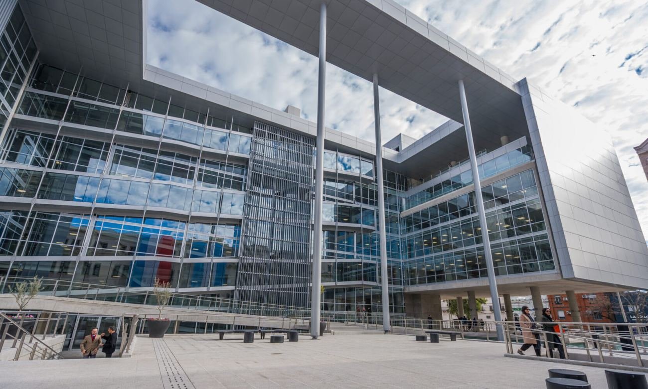 El nuevo edificio del Anexo Palacio de Justicia de Santa Fe, una obra destinada a ampliar y modernizar los espacios de trabajo del Poder Judicial provincial.