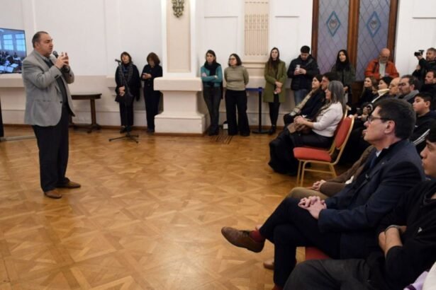 El intendente Juan Pablo Poletti participó del acto de apertura de ofertas para la intervención integral de la Escuela Normal N° 32 de Santa Fe.