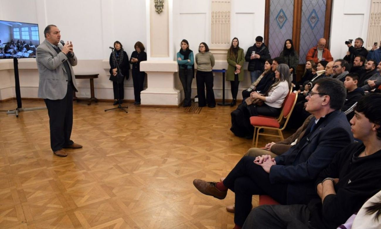 El intendente Juan Pablo Poletti participó del acto de apertura de ofertas para la intervención integral de la Escuela Normal N° 32 de Santa Fe.