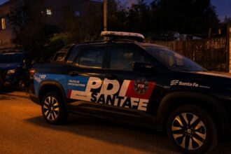Móvil policial de la PDI Santa Fe durante tareas operativas. Imagen ilustrativa de los trabajos de investigación que desarrolla la fuerza en la provincia. Foto de archivo.