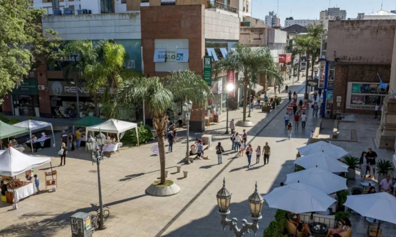 La peatonal de la ciudad de Santa Fe, uno de los principales corredores comerciales y de circulación del centro santafesino. Foto de archivo.