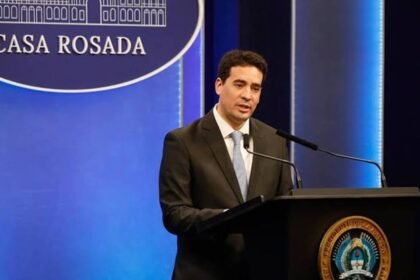 El vocero presidencial, Adrián Ravier, durante una conferencia de prensa. Foto de archivo.