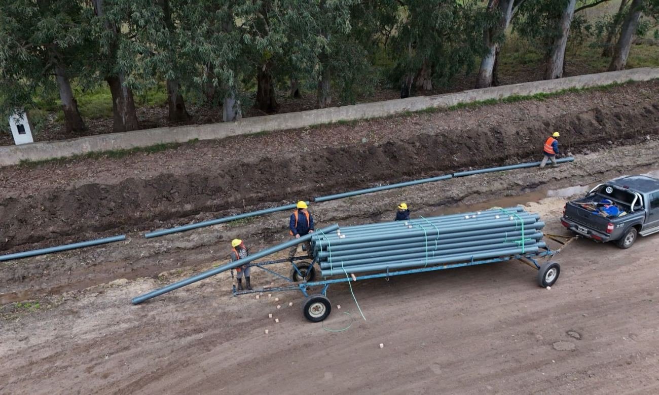 Obras de infraestructura para ampliar y mejorar la red de agua potable en la ciudad de Recreo.