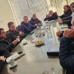 Rodrigo Borla junto a autoridades durante una recorrida por obras viales en el departamento San Justo.