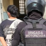 El detenido fue trasladado a una dependencia policial por personal de la Brigada Motorizada tras ser apresado en inmediaciones de avenida Freyre y Salvador Caputto, en la ciudad de Santa Fe.