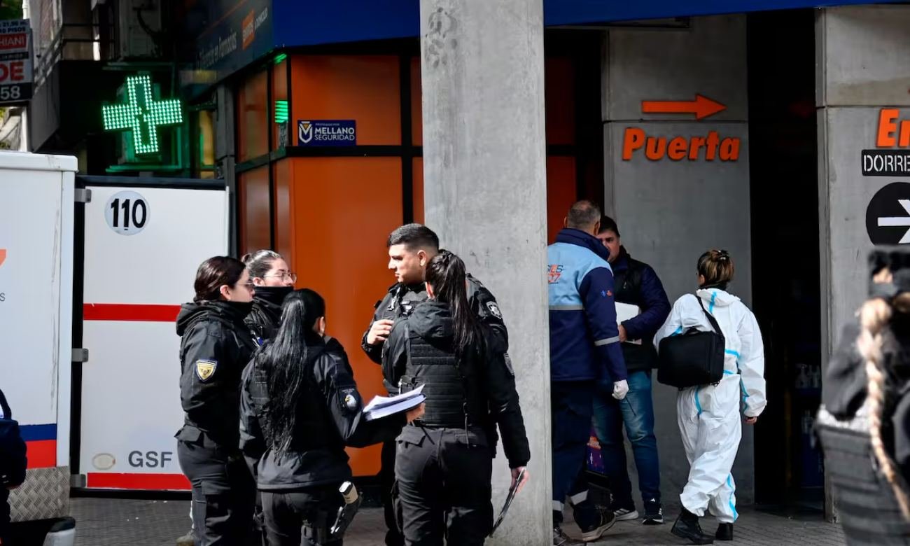 La farmacia de Rosario donde ocurrió el femicidio de Carina Andrea Candelas.