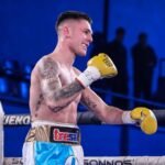 Alan "El Rusito" Crenz derrotó por nocaut al mexicano Juan Carlos Sánchez y retuvo el título latino superligero FIB. El santafesino sumó su victoria número 18 como profesional.