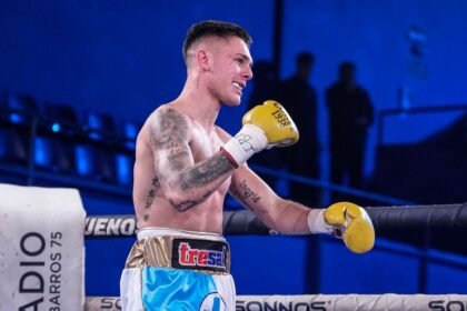 Alan "El Rusito" Crenz derrotó por nocaut al mexicano Juan Carlos Sánchez y retuvo el título latino superligero FIB. El santafesino sumó su victoria número 18 como profesional.