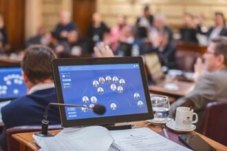 Senadores provinciales durante una sesión de votación en el recinto de la Legislatura de Santa Fe. Foto de archivo.