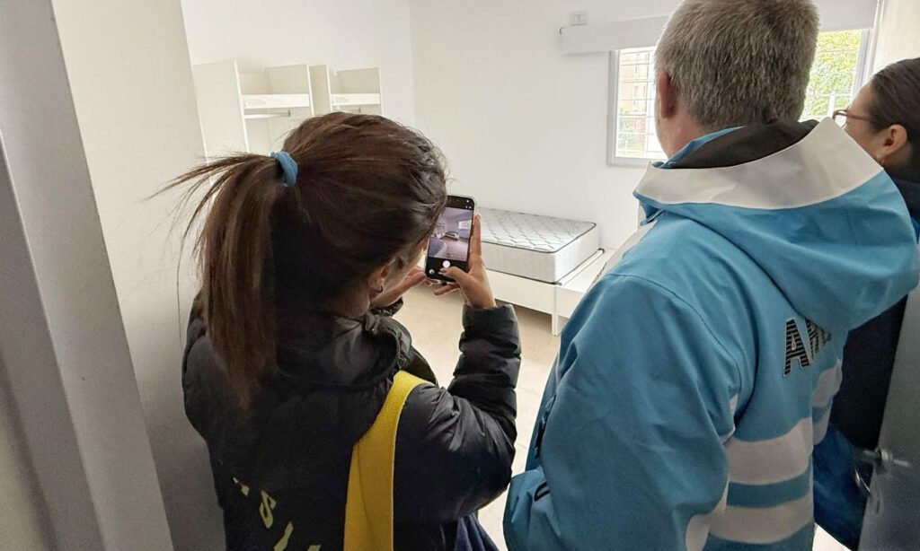 Una de las habitaciones de la Villa Deportiva que alojará a atletas y delegaciones durante los Juegos Suramericanos Santa Fe 2026. Foto de archivo.
