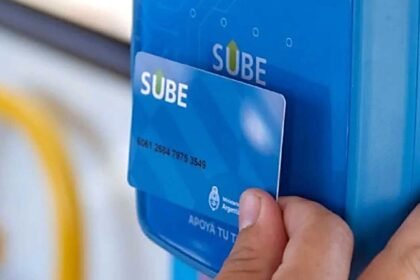 La tarjeta SUBE es utilizada para el acceso al transporte público de pasajeros en la ciudad de Santa Fe. Foto de archivo.